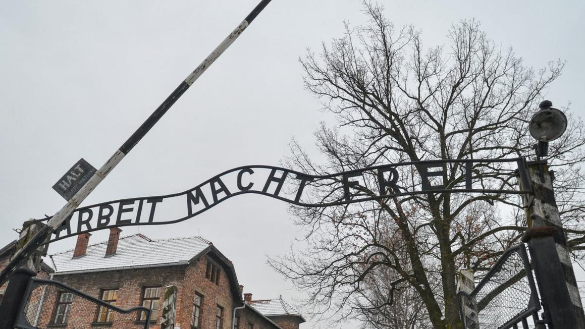 Diễu hành Halloween: Biểu tượng trại Auschwitz gây phẫn nộ 1 GettyImages 1230790779