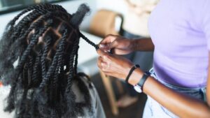 Thống Đốc Shapiro Ký Luật Cấm Phân Biệt Đối Xử Về Kiểu Tóc