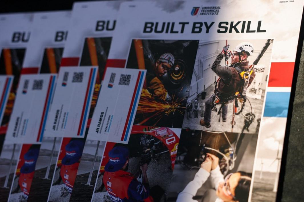 Tổng Thống Trump trao thêm quyền cho Bộ Lao động về giáo dục nghề nghiệp, liệu học sinh có hưởng lợi? 1 GettyImages 2243701984