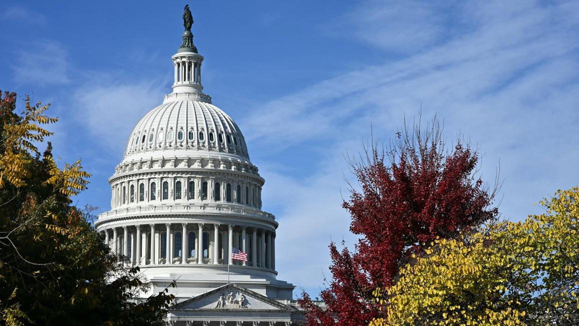 Thỏa thuận ngừng chính phủ tạm thời đạt được; hủy chuyến bay gia tăng 1 GettyImages 2244638325 1