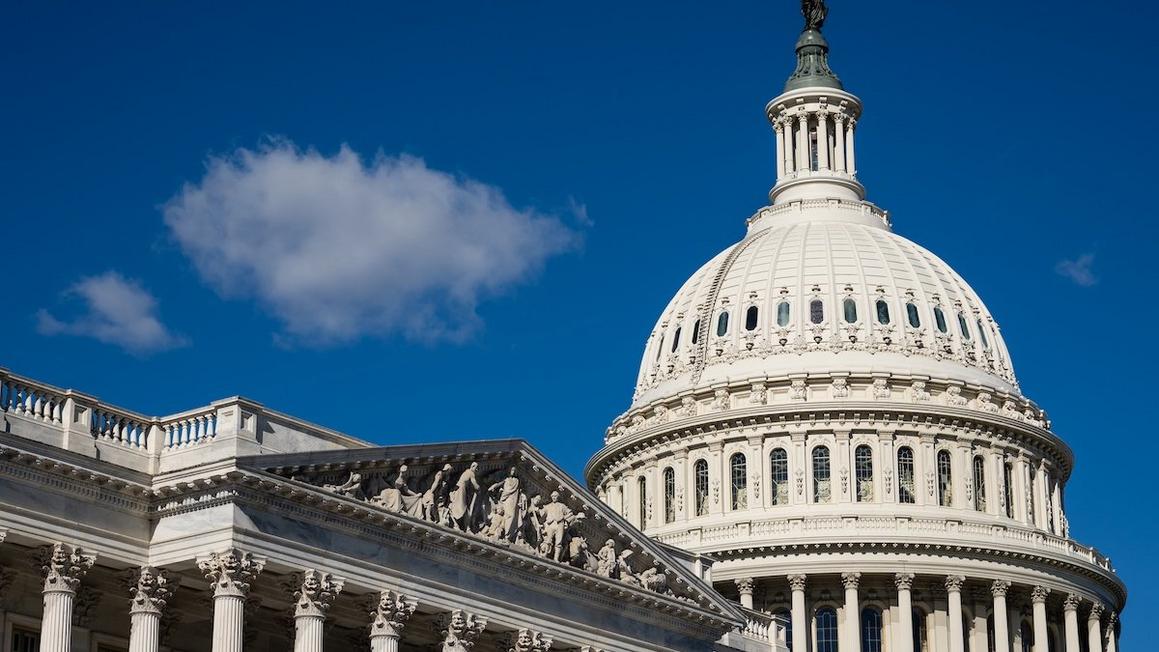 Cập nhật trực tiếp: Hàng trăm chuyến bay bị hủy trên toàn quốc; Chính quyền Tổng Thống Donald Trump tìm cách trì hoãn cấp trợ cấp SNAP 1 GettyImages 2244846596 1