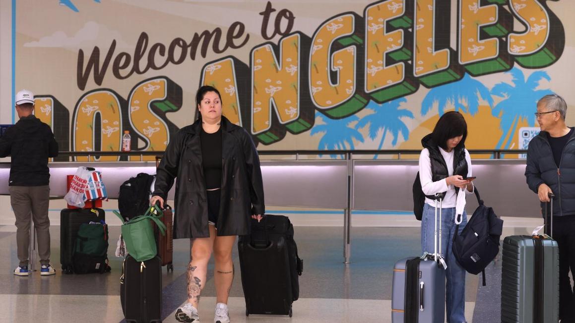 Nhiều chuyến bay bị hủy do chính phủ Mỹ đóng cửa 1 GettyImages 2244885159 e1762535358389