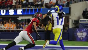 Rams Đại Thắng Buccaneers 34-7 trong ‘Đêm Bóng Đá Chủ Nhật’
