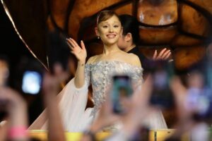 Người hâm mộ tiếp cận Ariana Grande gây ra chứng PTSD từ vụ đánh bom năm 2017: Báo cáo 23 Người hâm mộ tiếp cận Ariana Grande gây ra chứng PTSD từ vụ đánh bom năm 2017: Báo cáo