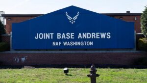 Gói hàng khả nghi khiến nhiều người bị bệnh tại căn cứ Joint Base Andrews 11 Gói hàng khả nghi khiến nhiều người bị bệnh tại căn cứ Joint Base Andrews