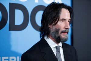 Keanu Reeves cởi đồ, dính máu giả ở cuối vở kịch Broadway 10 Keanu Reeves cởi đồ, dính máu giả ở cuối vở kịch Broadway