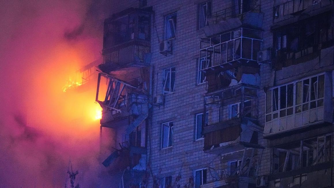 Nga tấn công Kyiv, cố vấn Tổng Thống Zelenskyy sang Mỹ đàm phán 1 Kyiv