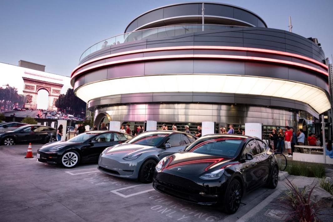 Elon Musk úp mở về nhà hàng Tesla ở Palo Alto 1 LDN L TESLA DINER 0725 DC 13