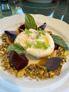 Nhà hàng Che Fico và Purple Onion Phục Vụ Ẩm Thực Căn Bản Hoàn Hảo