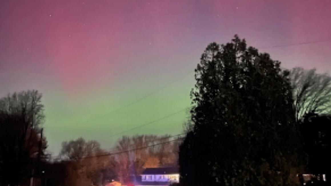 Philadelphia: Đêm qua thấy cực quang? 1 Northern Lights Pottstown e1762958807465