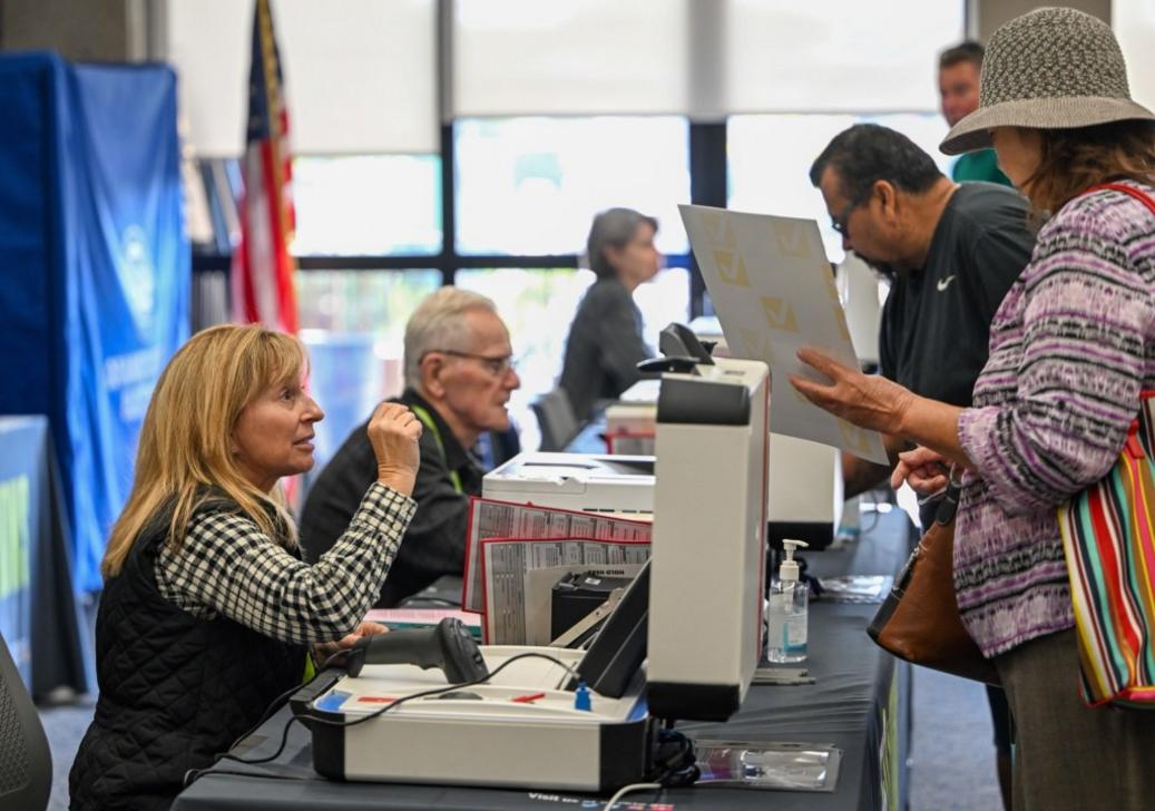 OCR L OC ELECTIONDAY 1104 JG 4