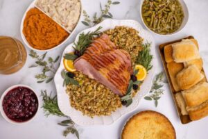 Lễ Tạ Ơn 2025: Các nhà hàng phục vụ bữa ăn mang về 14 Lễ Tạ Ơn 2025: Các nhà hàng phục vụ bữa ăn mang về