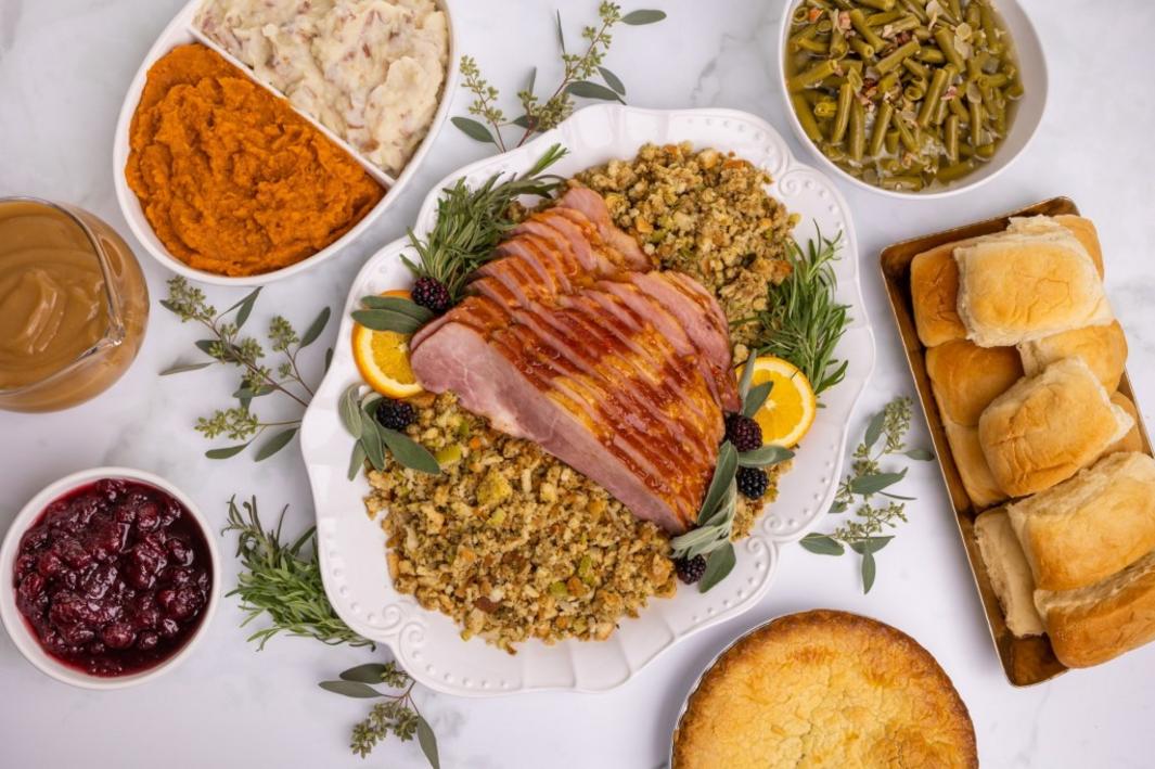 Lễ Tạ Ơn 2025: Các nhà hàng phục vụ bữa ăn mang về 1 OCR L TURKEY TAKEOUT 1116 01