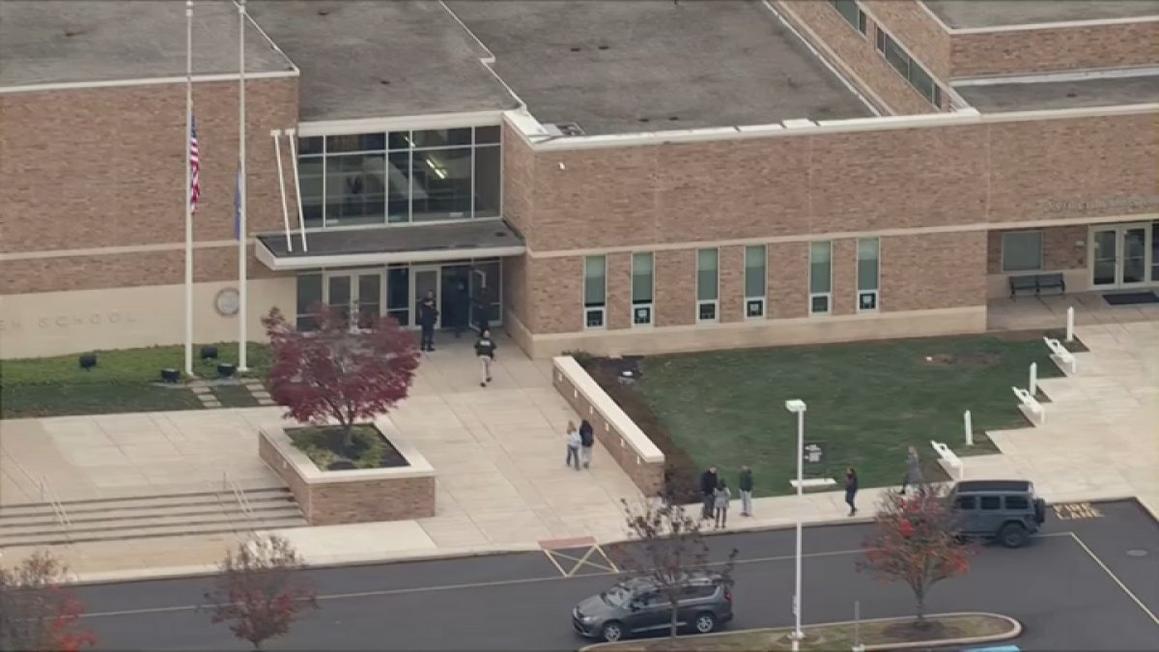 Trường trung học Bucks County sơ tán sau khi bốn học sinh đột ngột đổ bệnh 1 Pennridge High School Incident