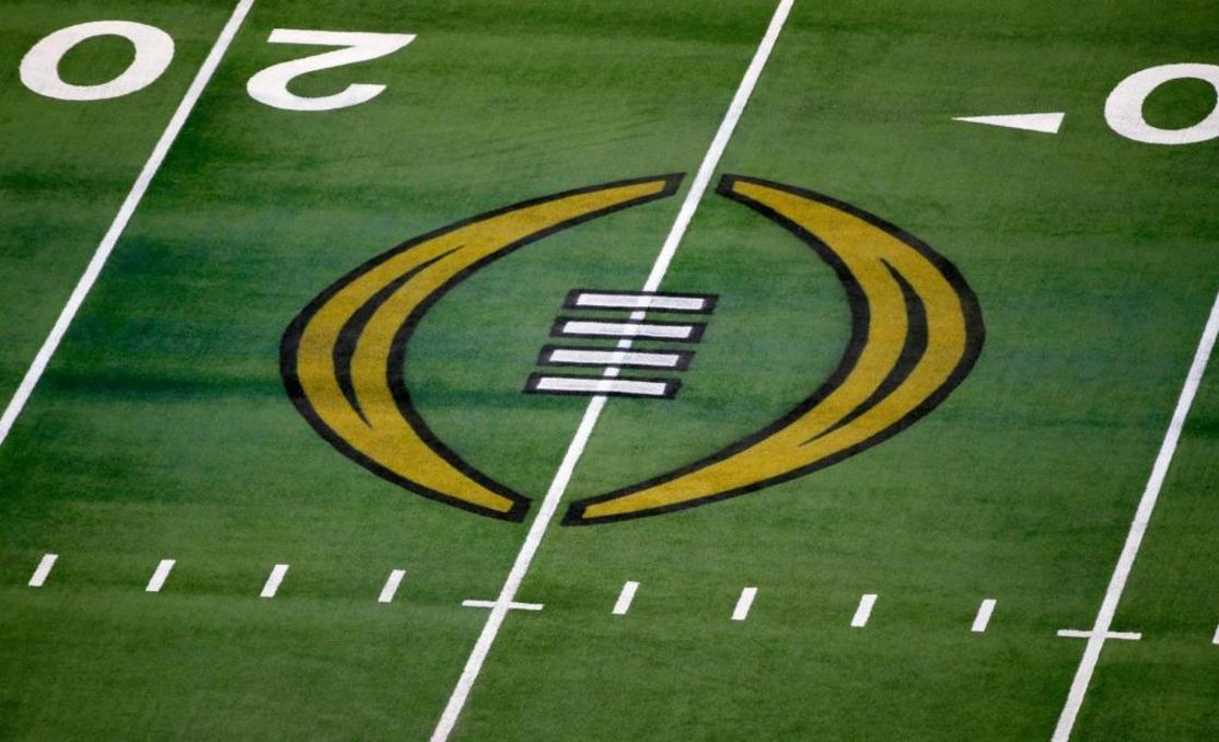 Thứ hạng Ban đầu của Vòng Chung Kết Bóng Bầu Dục Đại Học: Big Ten và SEC Thống Trị, Nhưng Big 12 và Notre Dame Là Những Người Thắng Lớn 1