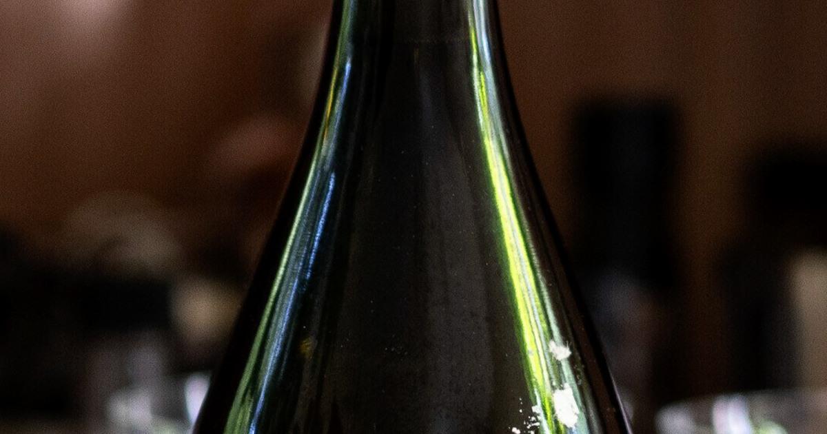 Prosecco Bottle Thumb Vert ttylnv