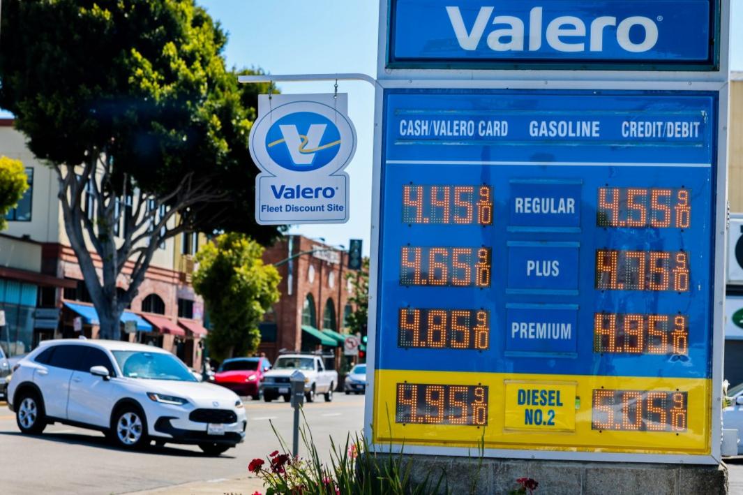 SJM L BAYPRICES 0715 5