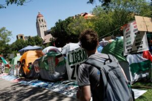 Chánh án hoãn vụ kiện tự do ngôn luận của Stanford Daily chống lại chính quyền Trump 7 Chánh án hoãn vụ kiện tự do ngôn luận của Stanford Daily chống lại chính quyền Trump