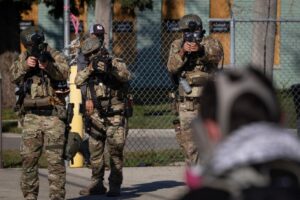 Thư gửi tòa soạn: Phải tiếp tục gây áp lực lên các nhân viên ICE hành xử trái luật