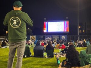 Oakland Ballers tổ chức đêm chiếu phim miễn phí tại Sân vận động Raimondi