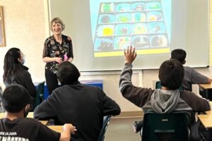 Tình nguyện viên Bảo tàng Nghệ thuật San Jose giúp nghệ thuật sống động cho học sinh 8 Tình nguyện viên Bảo tàng Nghệ thuật San Jose giúp nghệ thuật sống động cho học sinh