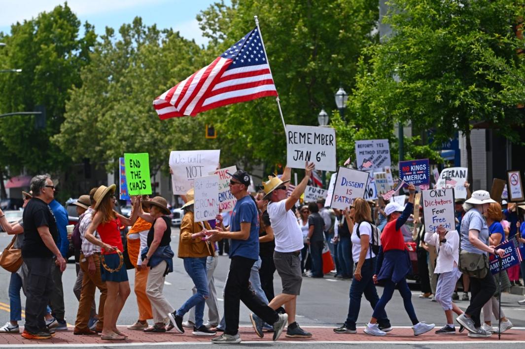 SJM L PROTESTING 1110 1