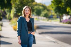 Cựu nhân viên đàm phán con tin, nay là nhà trị liệu, tranh cử ghế Hội đồng Thành phố San Jose 2 Cựu nhân viên đàm phán con tin, nay là nhà trị liệu, tranh cử ghế Hội đồng Thành phố San Jose