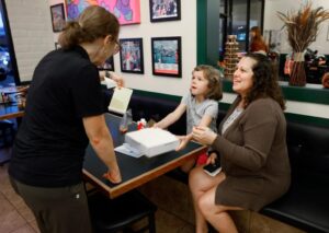 Thư Độc Giả: Chúng ta có thể cùng nhau hỗ trợ người đói 6 Thư Độc Giả: Chúng ta có thể cùng nhau hỗ trợ người đói