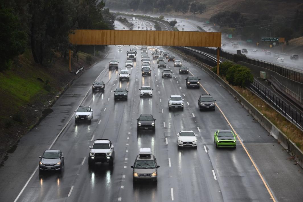 Một cơn bão khác đổ bộ Vùng Vịnh khi cơn bão đầu tiên vừa rút đi 1 SJM L STORM 1114 03