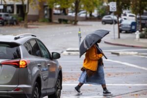 Vùng Vịnh đón ngày ẩm ướt, mát mẻ trước khi mưa giông mới kéo đến 5 Vùng Vịnh đón ngày ẩm ướt, mát mẻ trước khi mưa giông mới kéo đến