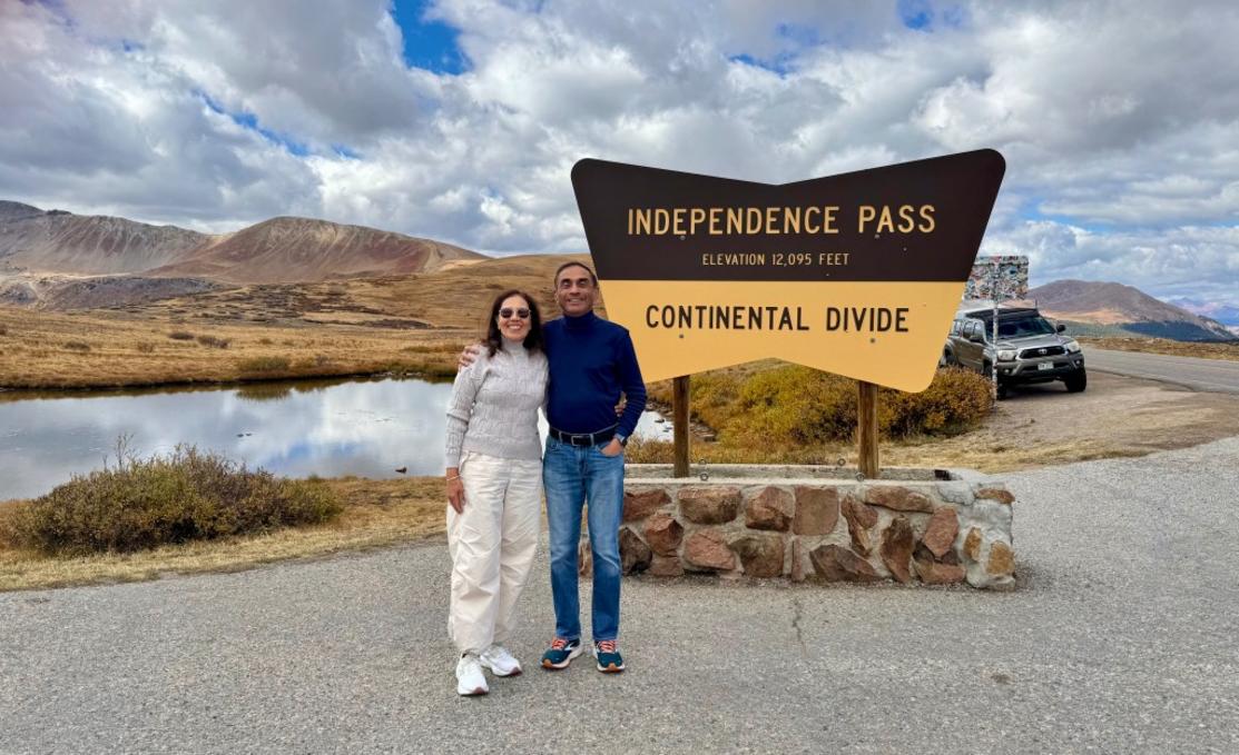 Ước gì bạn đã ở đây: Kinh ngạc trước đền thờ Ai Cập, trầm trồ trước Dãy núi Rocky 1 SJM L WISHYOU 1116 01