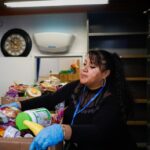 Nỗi sợ ICE khiến người dân ngần ngại đến nhận thực phẩm, một tổ chức từ thiện ở South Bay mang thực phẩm đến cho họ