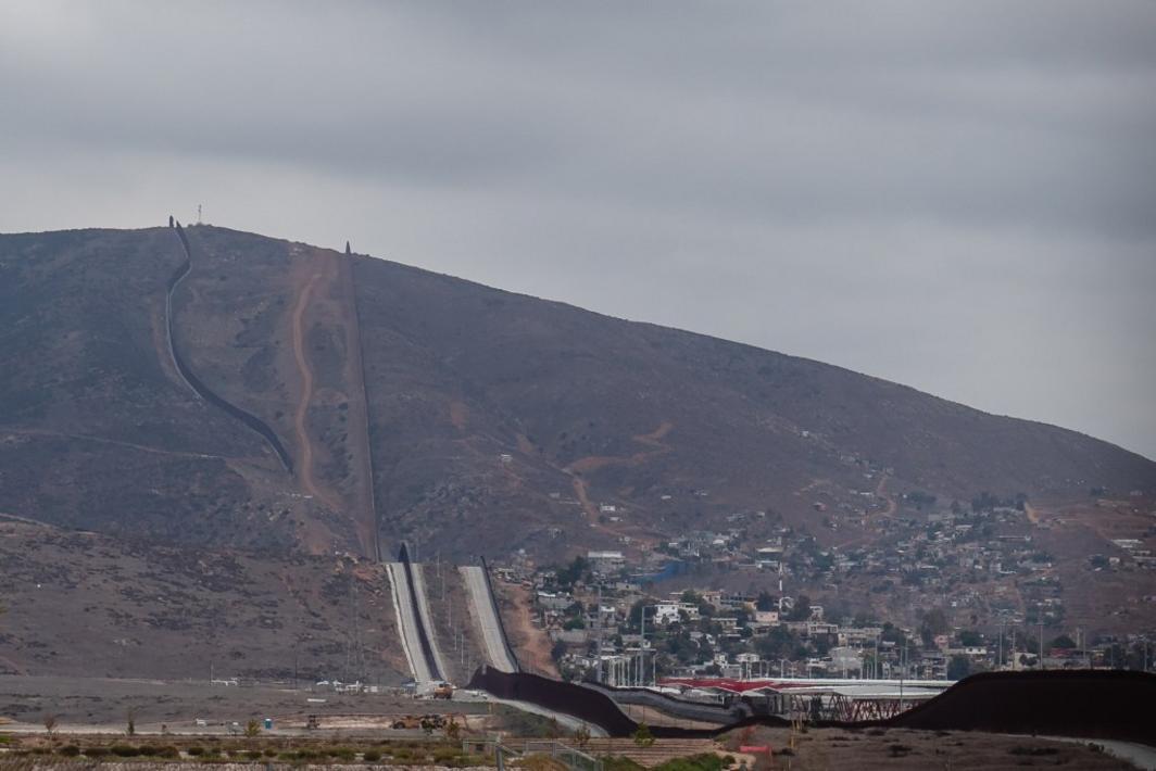 Chính sách di trú của Tổng Thống Donald Trump gợi nhớ thập niên 1920 1 SUT L BORDER WALL 0009