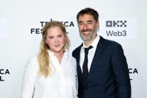 Amy Schumer Phủ Nhận Tin Đồn Ly Hôn Sau Khi Giảm Cân Đáng Kể