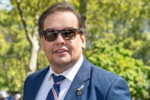 Ông George Santos bị nhắc lại vụ lừa đảo cựu binh 20 Ông George Santos bị nhắc lại vụ lừa đảo cựu binh