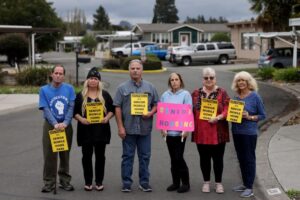 Tranh chấp leo thang về quy định tại các công viên nhà di động ở Vùng Vịnh báo hiệu trận chiến chính sách lớn hơn về nguồn nhà ở giá phải chăng