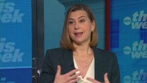 Ông Trump bị chỉ trích vì cáo buộc ‘phản quốc’