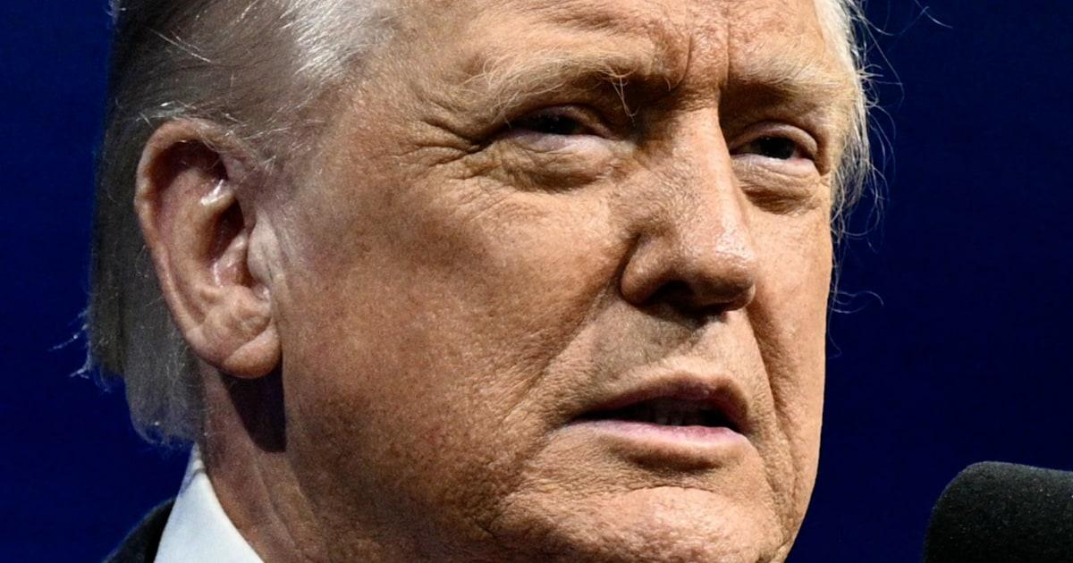 Tổng Thống Donald Trump kêu gọi Ukraine quyết định về kế hoạch hòa bình 1 Trump Ukraine Thumb Vert mf2k0z