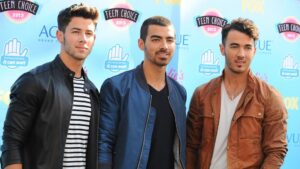Phim Giáng Sinh Mới Của Jonas Brothers Đã Ra Mắt 10 Phim Giáng Sinh Mới Của Jonas Brothers Đã Ra Mắt