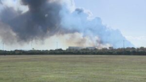 Bụi mịn từ vụ cháy nhà máy PH Robinson vẫn gây hại sức khỏe, theo Air Alliance Houston 5 Bụi mịn từ vụ cháy nhà máy PH Robinson vẫn gây hại sức khỏe, theo Air Alliance Houston