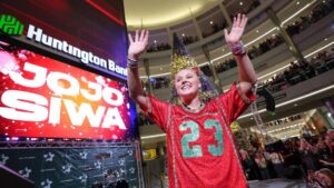 JoJo Siwa tiết lộ biến cố sức khỏe đáng lo ngại trước màn trình diễn Black Friday 5 JoJo Siwa tiết lộ biến cố sức khỏe đáng lo ngại trước màn trình diễn Black Friday