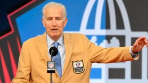 Cựu ủy viên NFL Paul Tagliabue qua đời ở tuổi 84 18 Cựu ủy viên NFL Paul Tagliabue qua đời ở tuổi 84