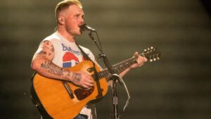 Ca sĩ nhạc đồng quê Zach Bryan tuyên bố cai rượu sau chuyến đi mô tô xuyên quốc gia, cảm thấy 'toàn vẹn' 20 Ca sĩ nhạc đồng quê Zach Bryan tuyên bố cai rượu sau chuyến đi mô tô xuyên quốc gia, cảm thấy ‘toàn vẹn’