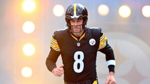 Aaron Rodgers trở lại thi đấu cho Pittsburgh Steelers trong trận đấu quan trọng với Buffalo Bills 10 Aaron Rodgers trở lại thi đấu cho Pittsburgh Steelers trong trận đấu quan trọng với Buffalo Bills
