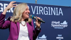 Abigail Spanberger đắc cử Thống đốc Virginia, kết thúc kỷ nguyên Glenn Youngkin