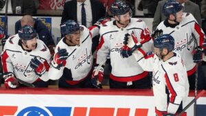 Ngôi sao Alex Ovechkin của Capitals lập hat-trick ở tuổi 40, vươn lên danh sách ghi điểm mọi thời đại của NHL 10 Ngôi sao Alex Ovechkin của Capitals lập hat-trick ở tuổi 40, vươn lên danh sách ghi điểm mọi thời đại của NHL