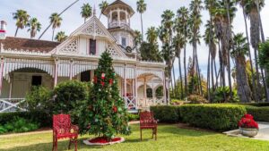 Ngôi nhà cổ Queen Anne tại Vườn Ươm Los Angeles: Trung tâm Lễ hội Giáng Sinh