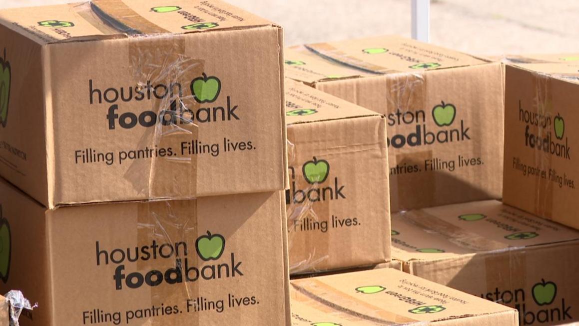 Hơn 1,200 Gia Đình Houston Tìm Kiếm Trợ Giúp Thực Phẩm Giữa Lúc Chính Phủ Đóng Cửa và Trì Hoãn Trợ Cấp SNAP 1 b5278f32 0d2a 421d b108