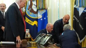 Hội Nghị Báo Chí Tòa Bạch Ốc Bị Gián Đoạn Vì Khách Mắc Cấp Cứu Y Tế 9 Hội Nghị Báo Chí Tòa Bạch Ốc Bị Gián Đoạn Vì Khách Mắc Cấp Cứu Y Tế