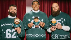 Jason Kelce ra mắt phiên bản thú nhồi bông đặc biệt của Eagles